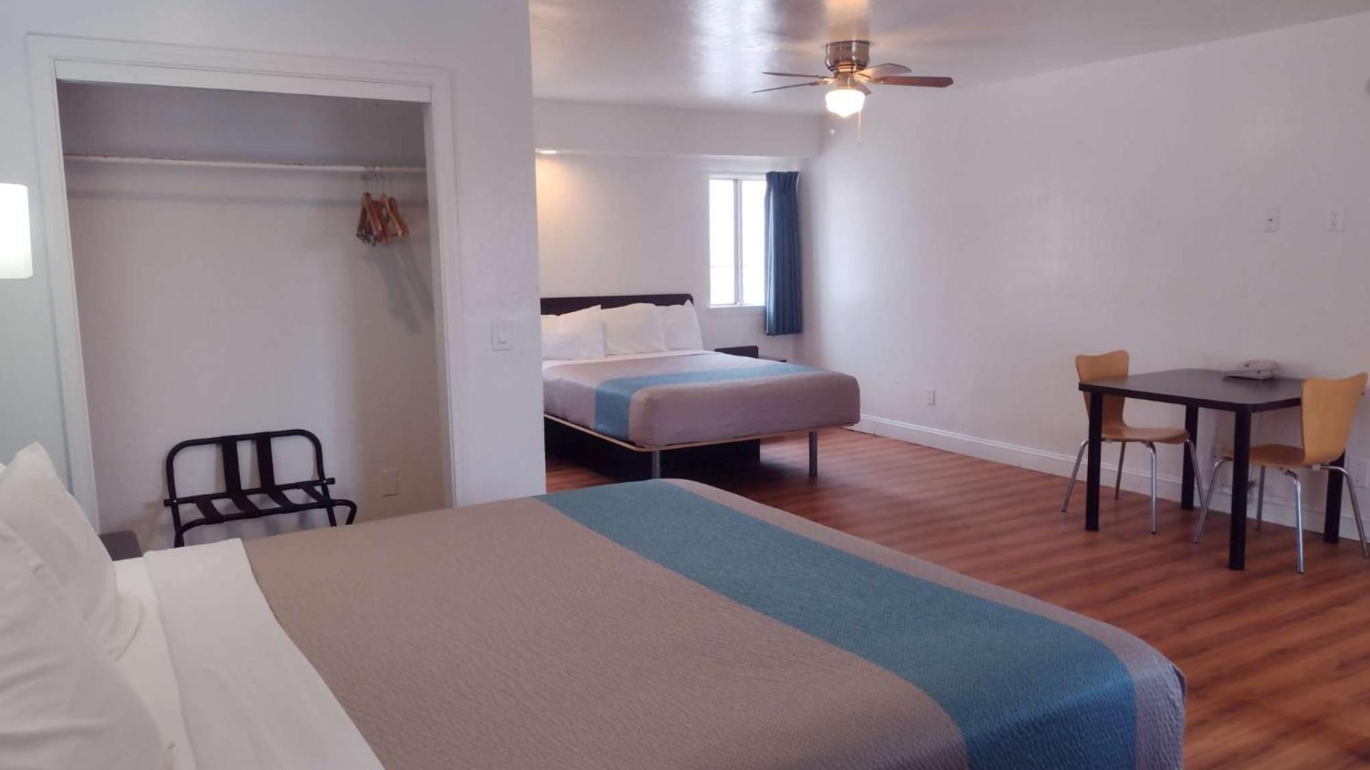 Queen Room Two Queen Beds Non-Smoking