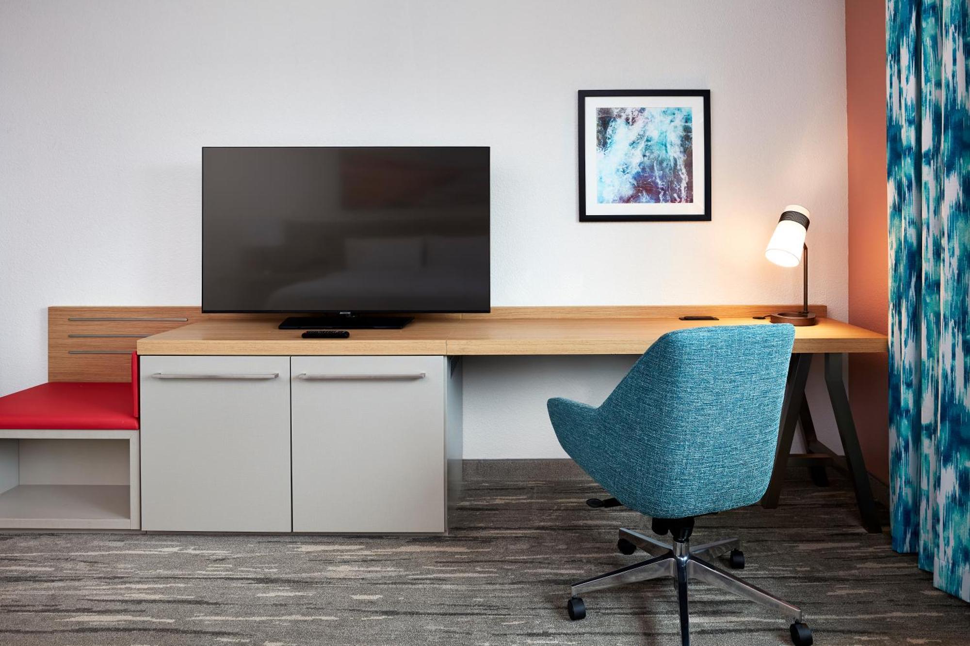 King Room with Roll-In Shower - Mobility Access,1604083066:JPEG