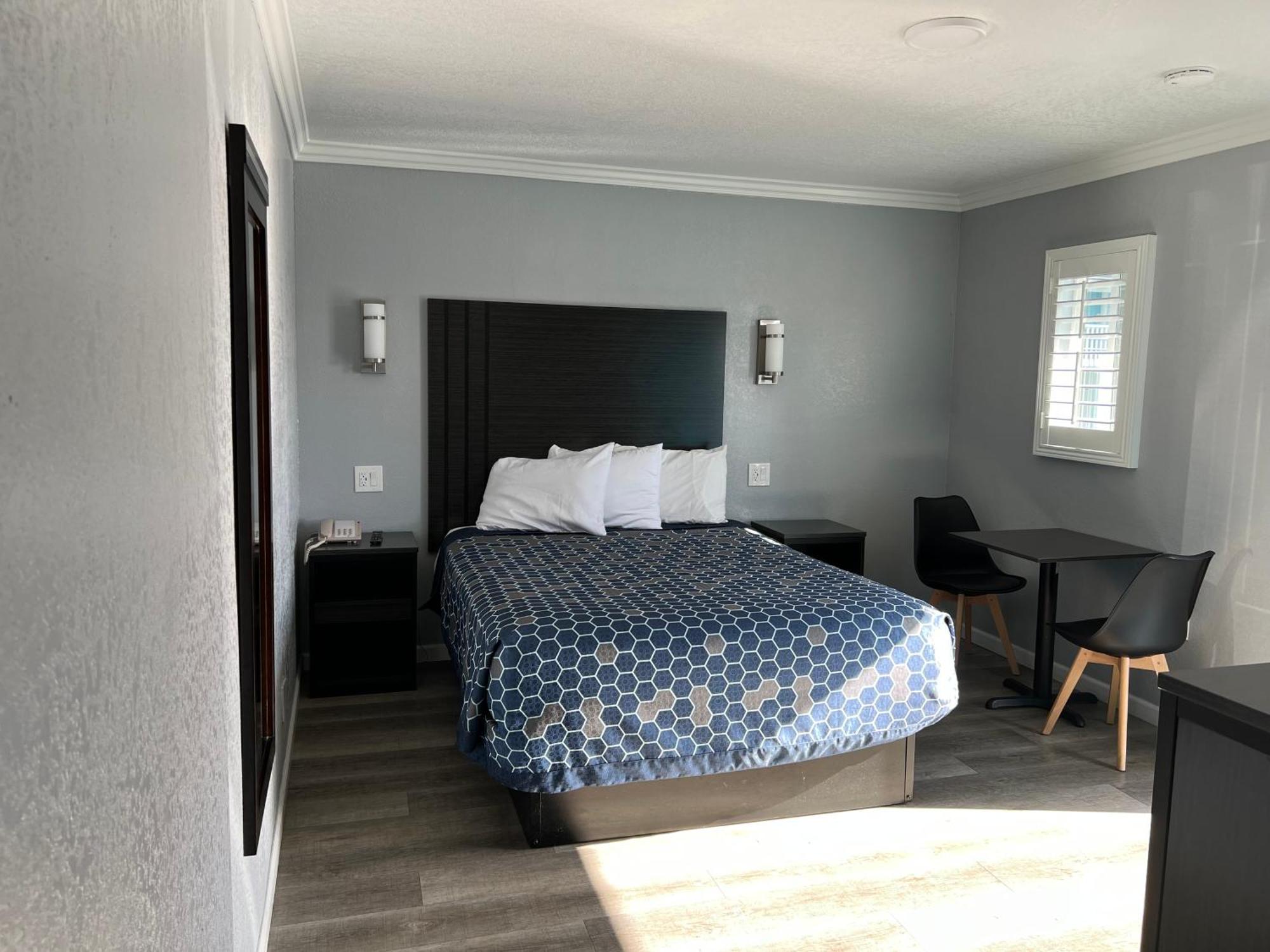 Queen Room,1654266048:JPEG