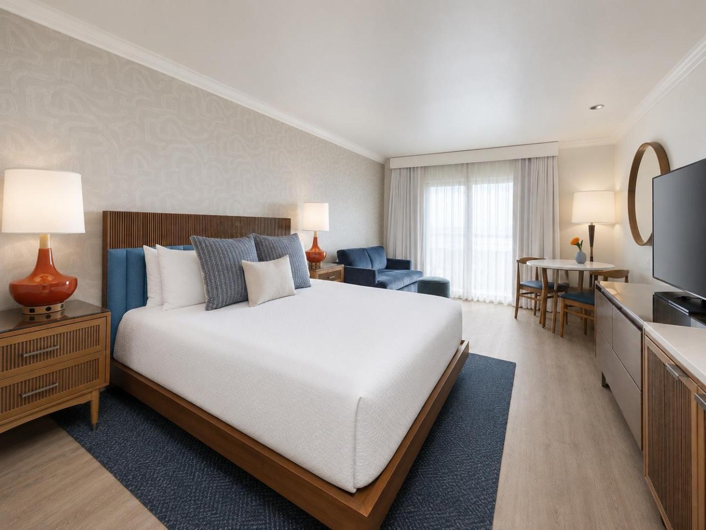 Deluxe Room One King Bed